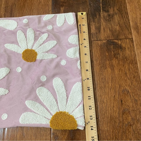 Daisy Applique Decorative Pillow Cover NEW - Picture 7 of 9